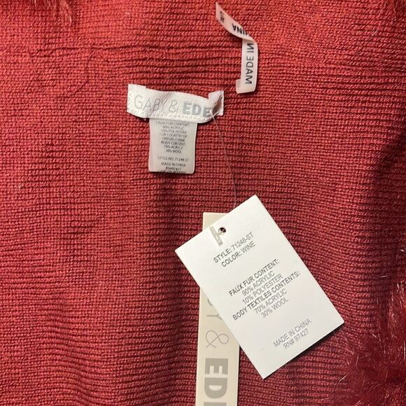 Knit wrap with faux fur collar - Picture 2 of 4